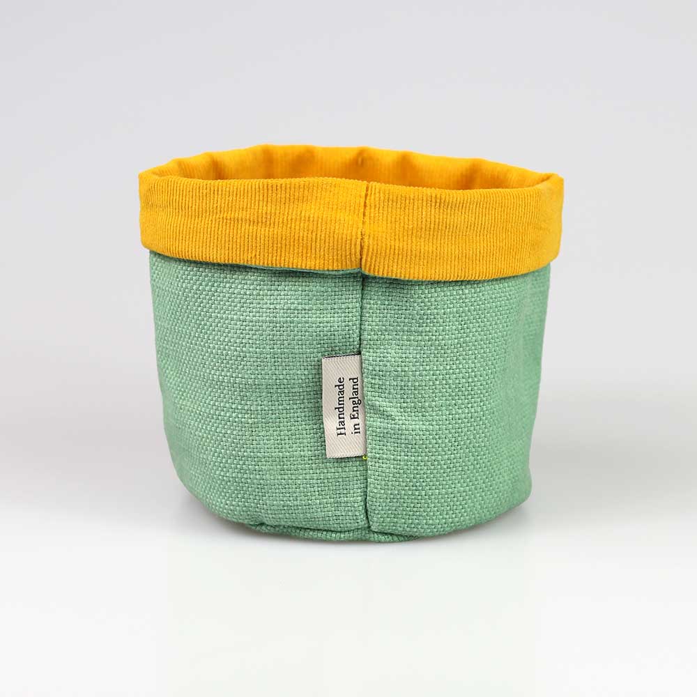 spring daffodils - mini art pot