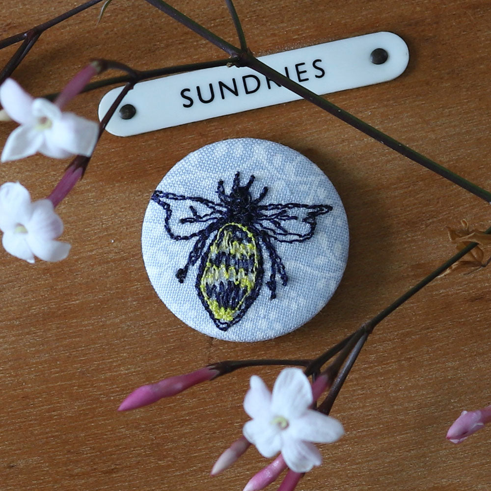 honey bee pretty badge