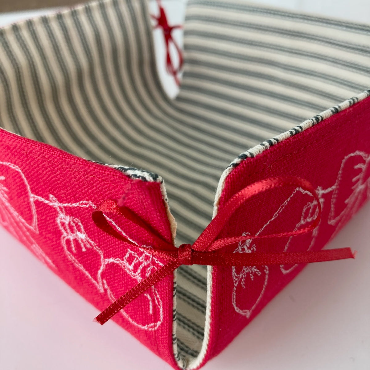 tie-together basket - freehand embroidery project