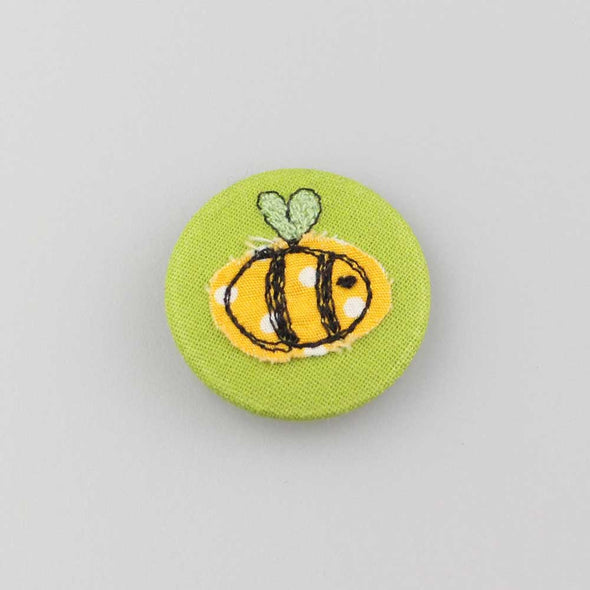 bee - pretty badge