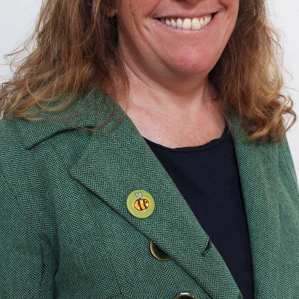 bee - pretty badge