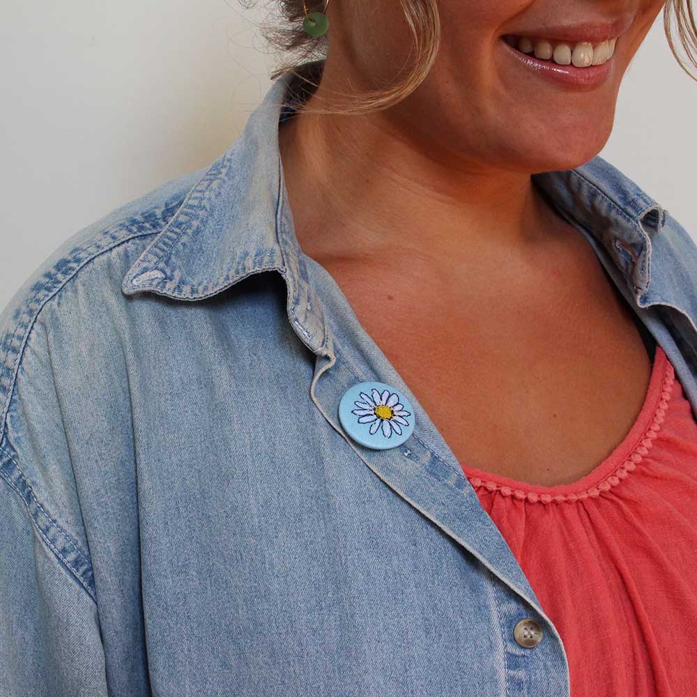 daisy - pretty badge