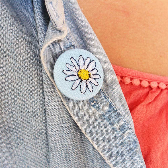 daisy - pretty badge