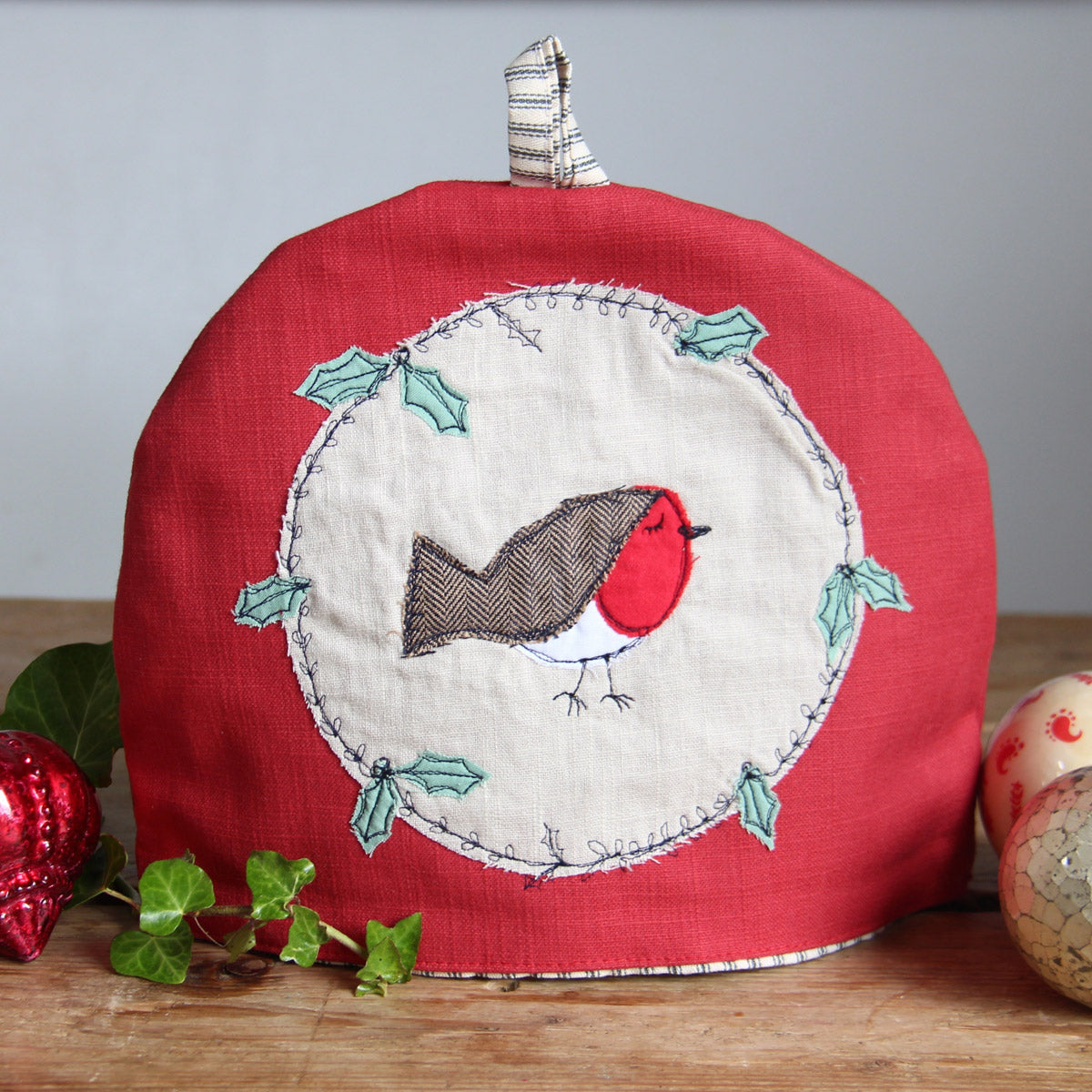 Christmas Robin tea cosy