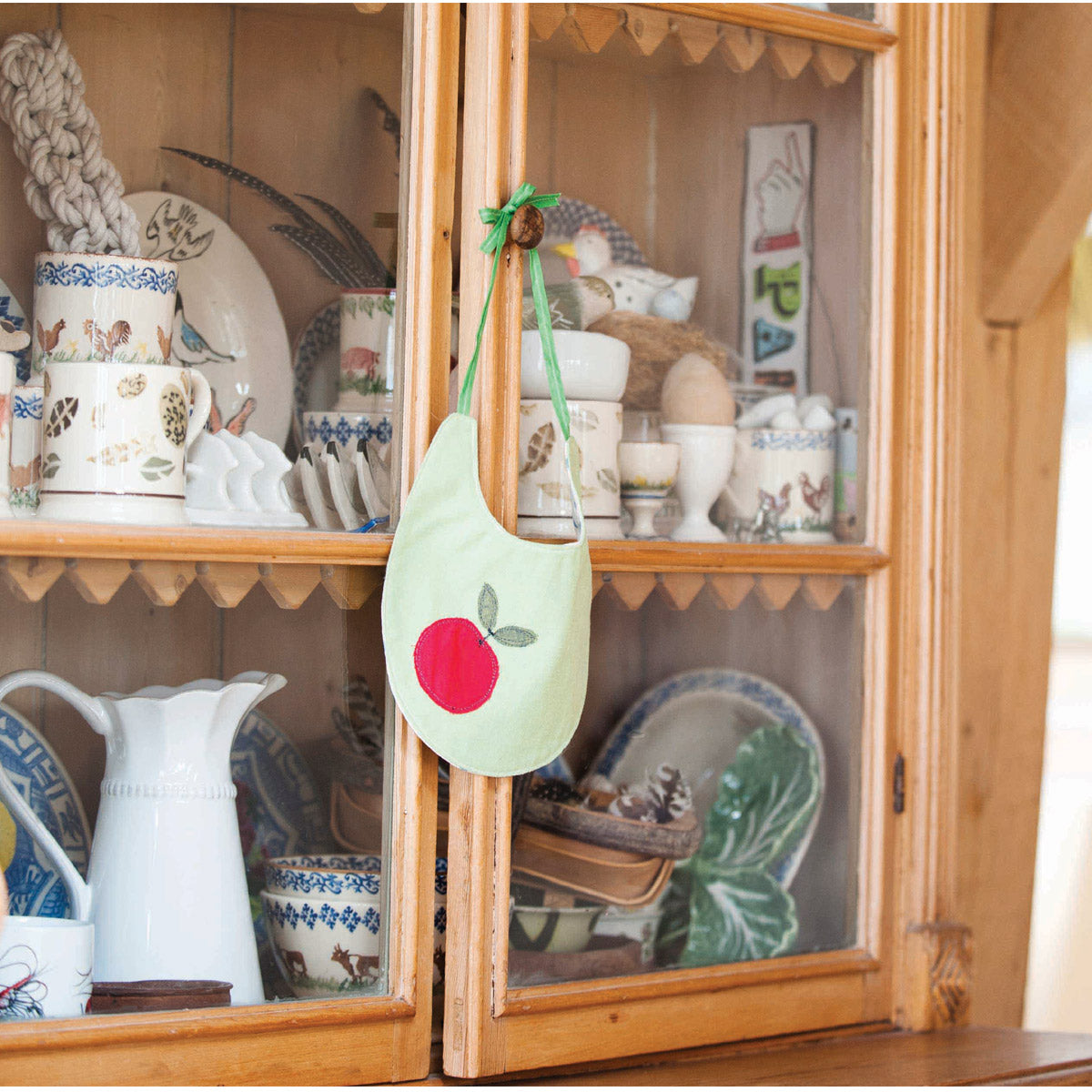 Freehand Machine Embroidery: Learning to draw with your sewing machine book by Poppy Treffry